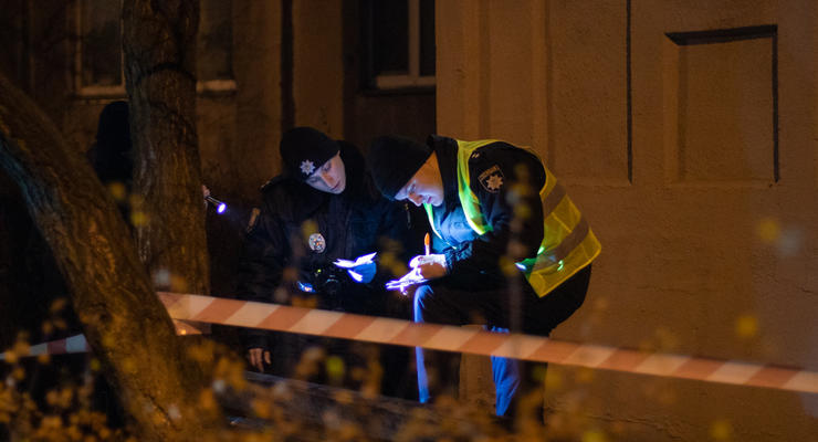 В Киеве выпал мужчина из окна многоэтажки вместе со стеклом