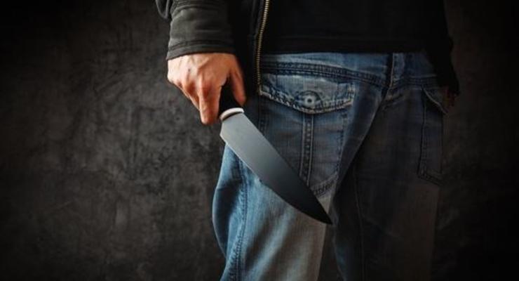 В Луцке 20-летний парень нападал на прохожих и полицейских с ножем