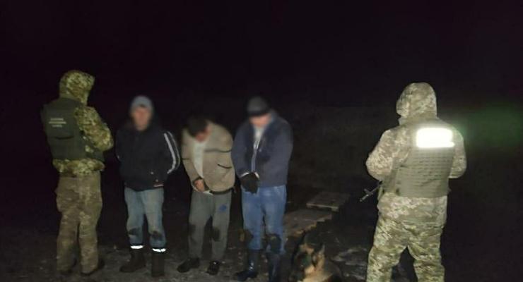 Пограничники накрыли 660 кг контрабандной красной икры из России