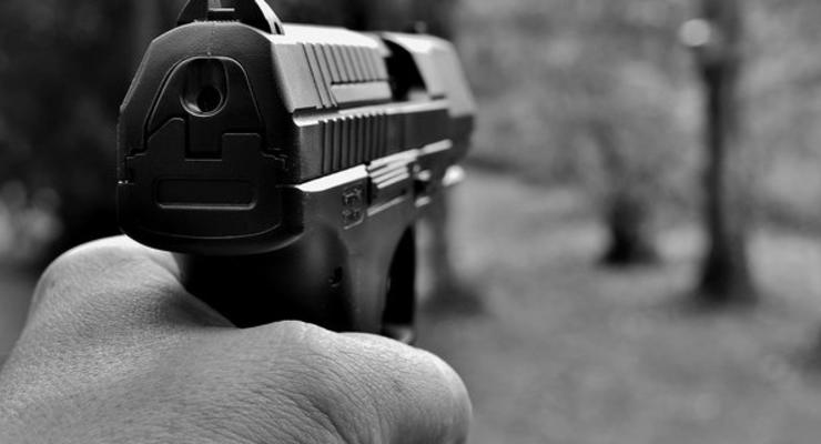 В Киеве мужчина подстрелил двух человек