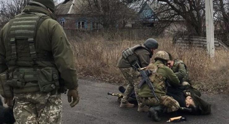 Боец ВСУ получил ранение на Донбассе