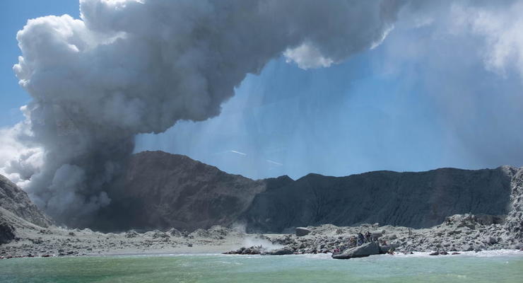 Число жертв извержения вулкана в Новой Зеландии возросло - СМИ