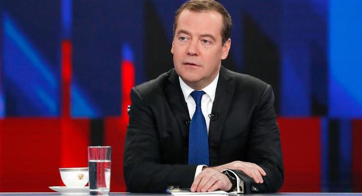 Медведев: Северный поток-2 достроят с задержкой