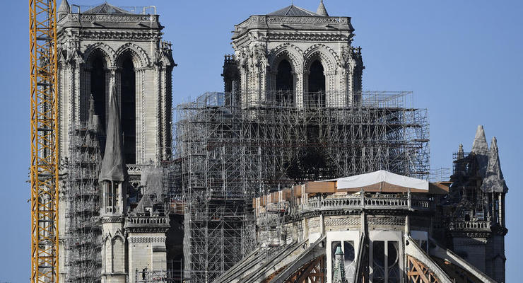 Пастор Собора Парижской Богоматери: Есть 50% шанс разрушения собора