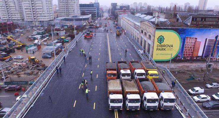 В Киеве испытали на прочность новый Шулявский мост