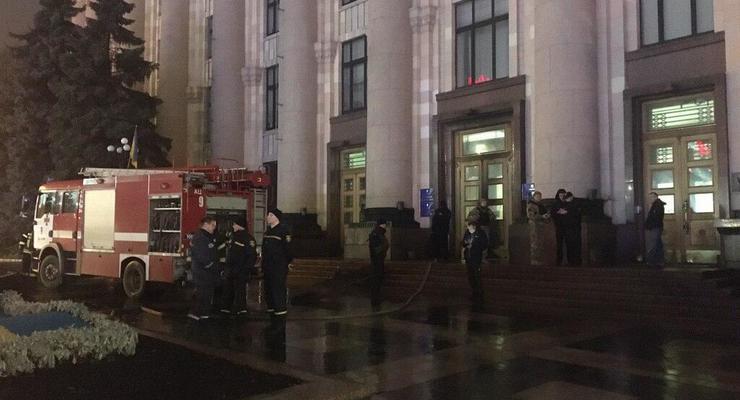 В Харькове подожгли вход в ОГА