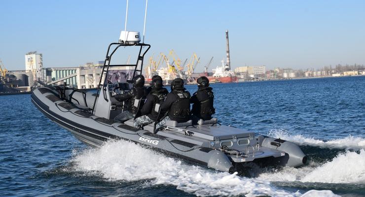 Морских пограничников "вооружили" новыми скоростными катерами