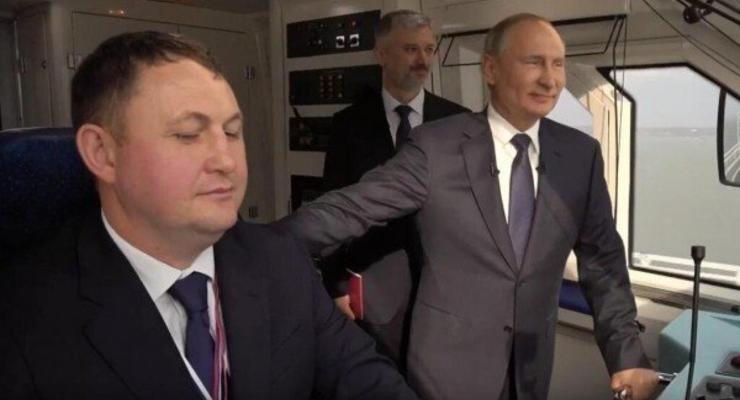 Пассажиров первого поезда в Крым внесли на Миротворец