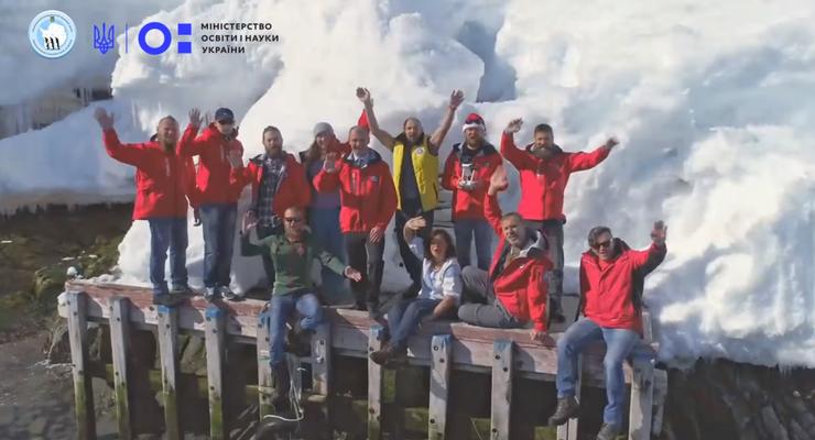 Украинские полярники сняли поздравительное видео из летней Антарктики