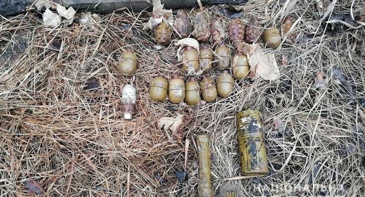 На Донбассе нашли тайник с гранатами