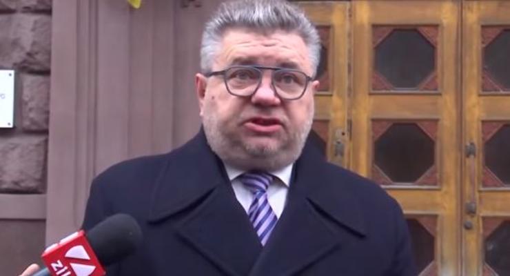 Адвокат Порошенко попробовал вручить повестки следователям ГБР