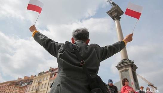 В Варшаве заявили о вмешательстве Кремля в спор Польши с ЕС