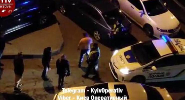 Бросался на людей, бил чужие авто: В Киеве неадекват устроил переполох