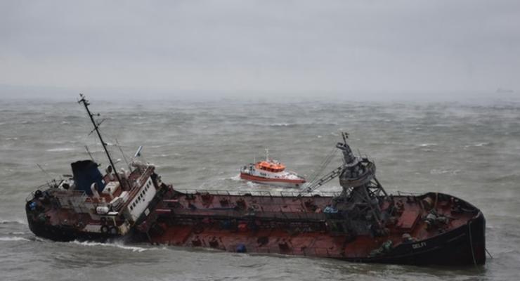 Кораблекрушение в Одессе: названа причина аварии на танкере Delfi