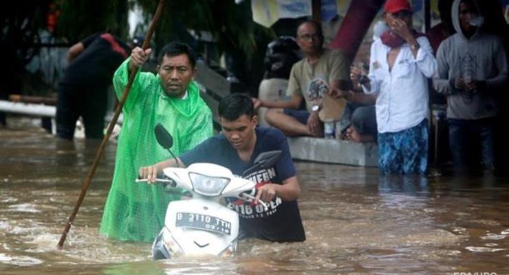 Наводнения и оползни в Индонезии: погибли 60 человек