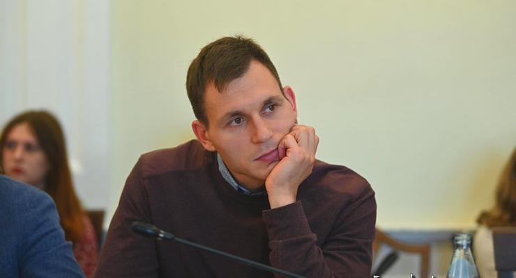 Депутат Киевского горсовета принесет под суд свиную голову