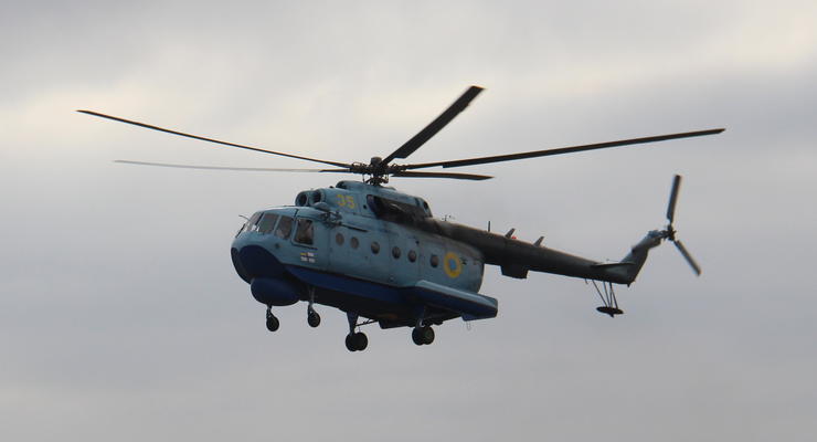 ВМС Украины вертолетами отгоняли корабль ФСБ от украинского берега