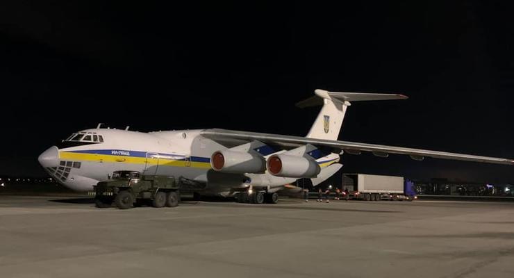 Украинский самолет готовится к вылету в Иран