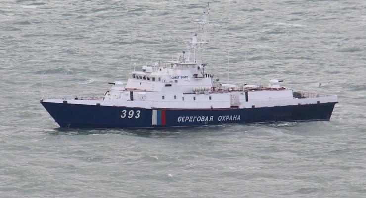Возле берегов Украины заметили корабль ФСБ РФ: появилось видео
