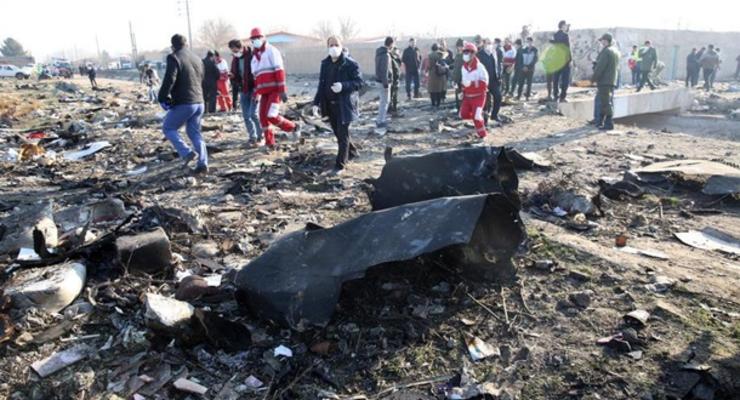 Обломки самолета МАУ свезли в ангар - Иран