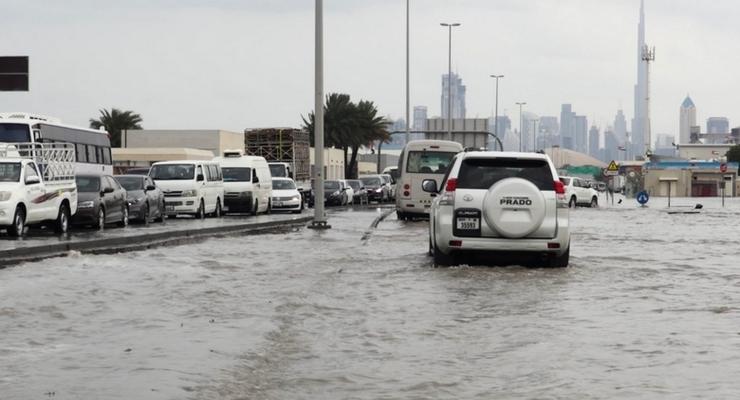 Циклон в ОАЭ: Аэропорт Дубай затопило