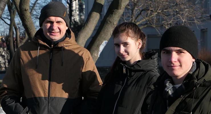 Сенцов заявил о переезде его семьи из Крыма в Киев