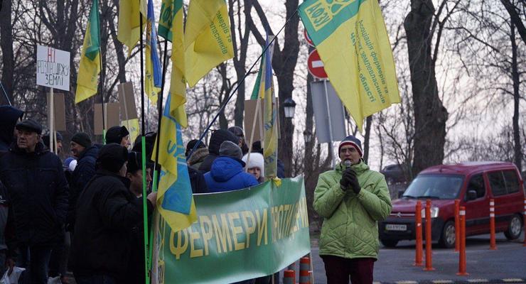 Активисты против рынка земли приехали под дом Президента Зеленского