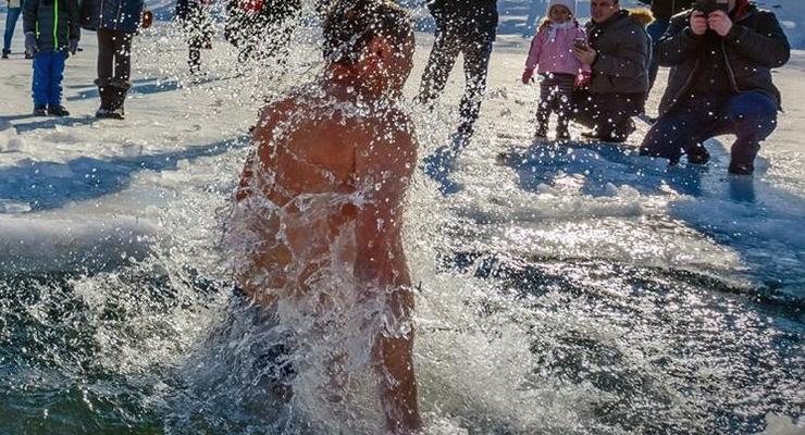 "Не освобождает от грехов": В ПЦУ рассказали про купание на Крещение