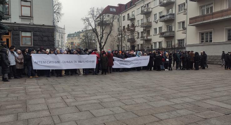 Активисты вышли на митинг с требованием снять коррупционера Сытника с поста главы НАБУ