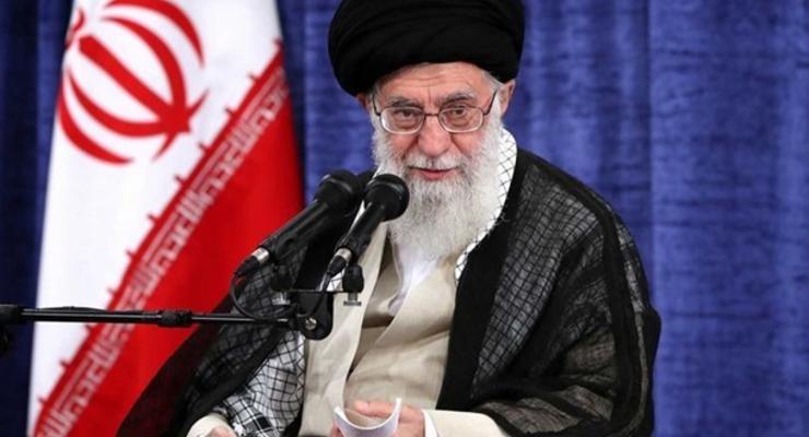 Иранский лидер впервые за восемь лет выступил с проповедью