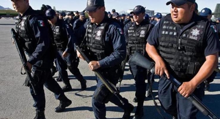 В Мексике полиция нашла грузовик с 10 телами