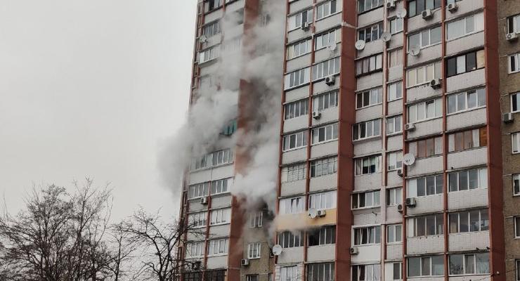 На Троещине в Киеве горит 16-этажный дом
