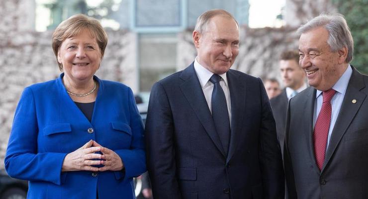 Меркель поговорила с Путиным на русском языке