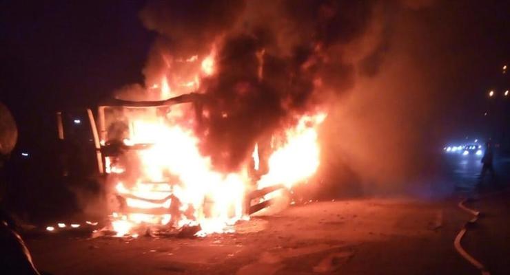 Под Днепром сгорел грузовик с колбасой