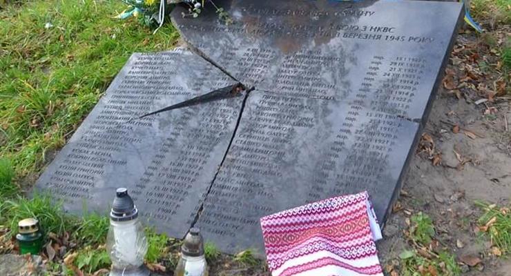 В Польше разбили памятную доску на могиле воинам УПА