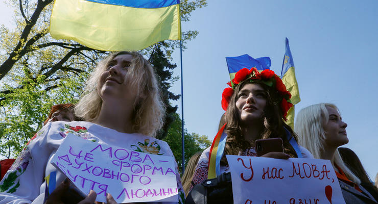 Большинство украинцев поддерживают единый государственный язык - Опрос