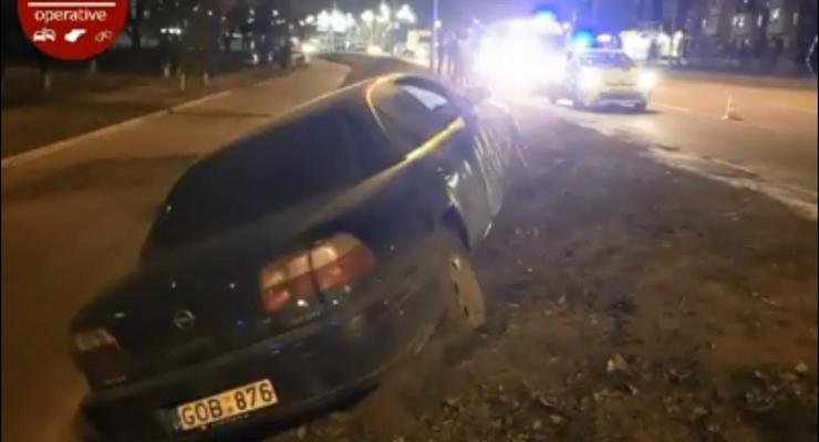 В Киеве пьяный водитель евробляхи гонял пешеходов по тротуару
