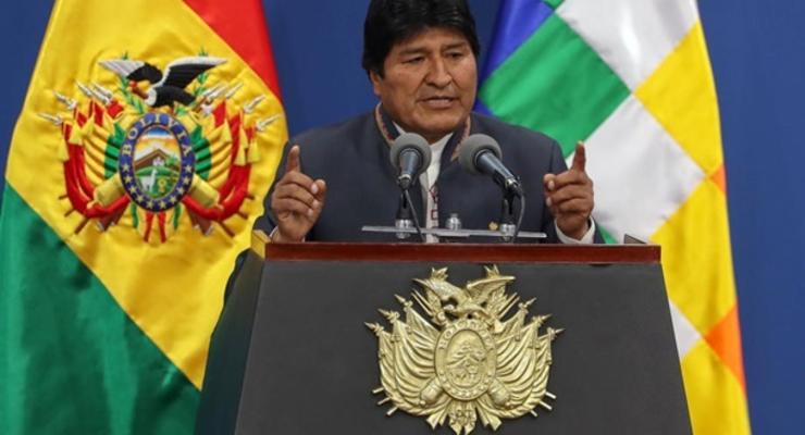 В Боливии парламент принял отставку свергнутого президента