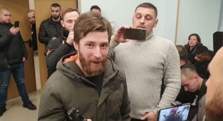 В Киеве активиста облили мочой: появилось видео