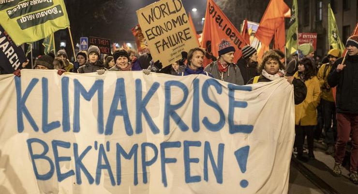 Противники форума в Давосе устроили беспорядки в Цюрихе