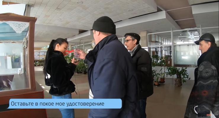 “Тебя лично расстреляют”: В Одессе охрана академии накинулась на журналистку