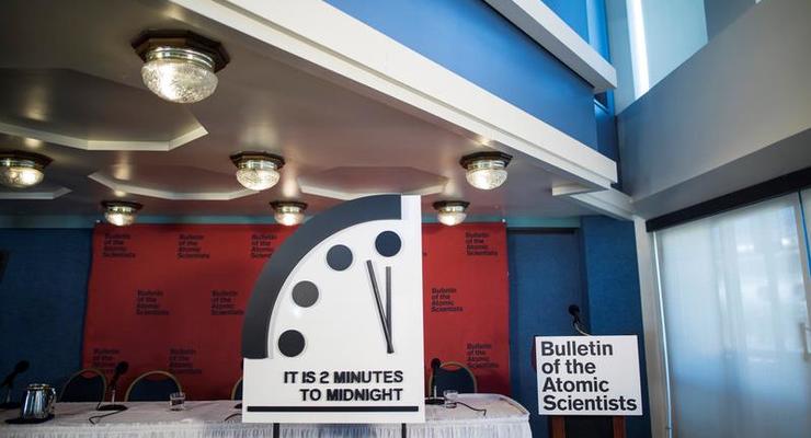 Часы Судного дня: до "ядерной полуночи" осталось 100 секунд