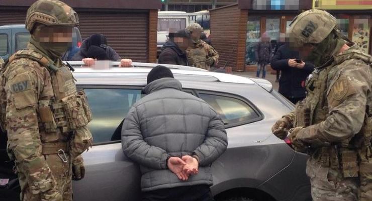 Экс-сотрудник прокуратуры пытался продать 56 кг ртути - СБУ