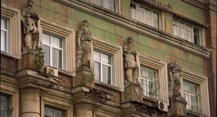 С фасадов старинных домов в центре Киева пропали древние статуи