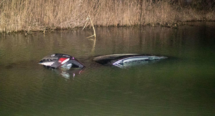 Под Киевом авто с ребенком слетело в реку и утонуло