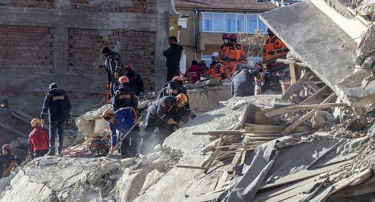 Землетрясение в Турции: число жертв достигло 29 человек