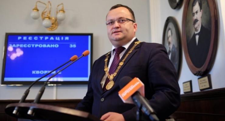 Уволенные и восстановленный судом мэр Черновцов получил компенсацию
