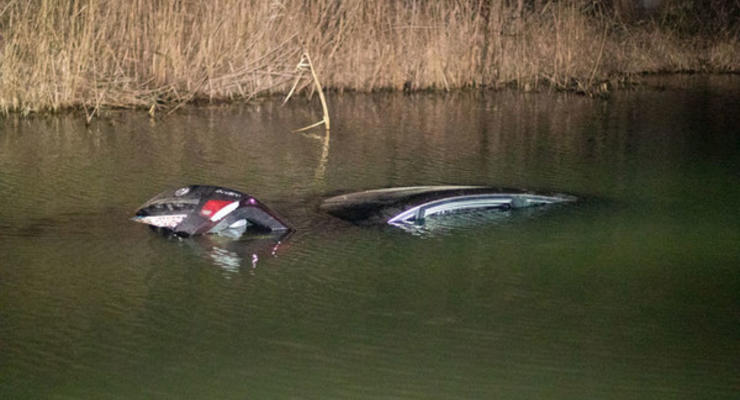 Захлебывался водой на дне реки: жуткие детали ДТП с утонувшим авто