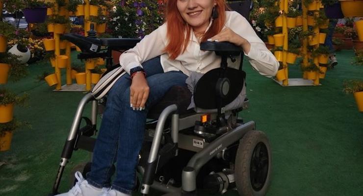 "Это дно": В Харькове у девушки с инвалидностью украли коляску