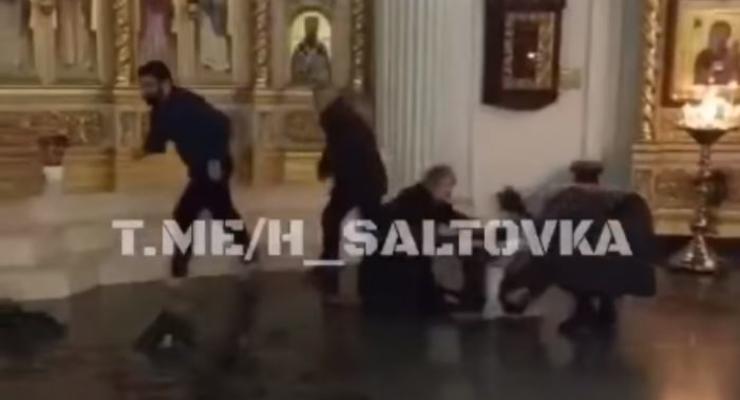 В Харькове мужчина громил храм: Опубликовано видео